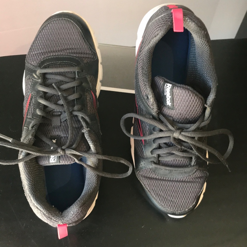 Woman’s Reebok 3D ultralite shoes pre owned SZ 10